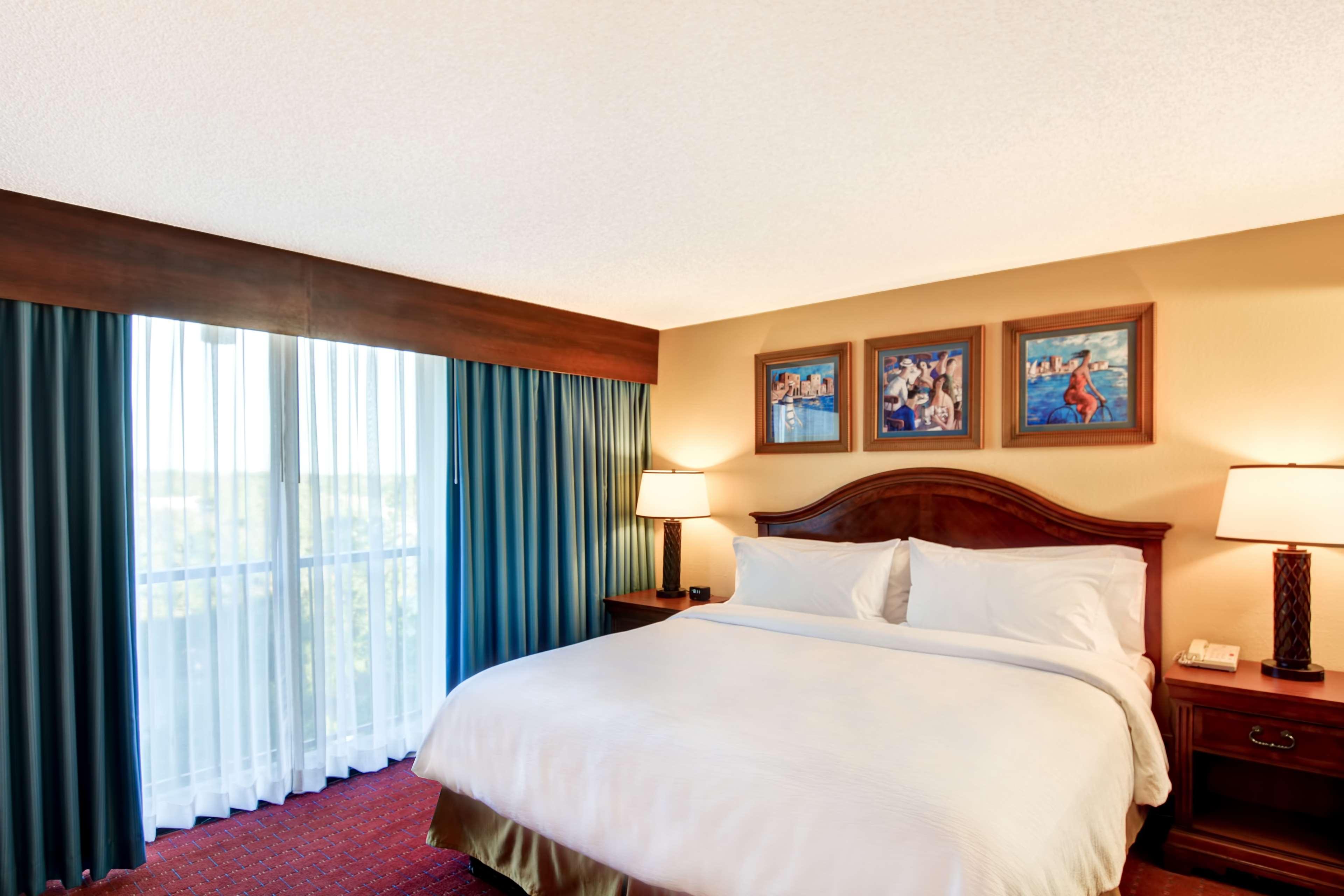 Atrium, 2 Rooms, Suite, King Bed