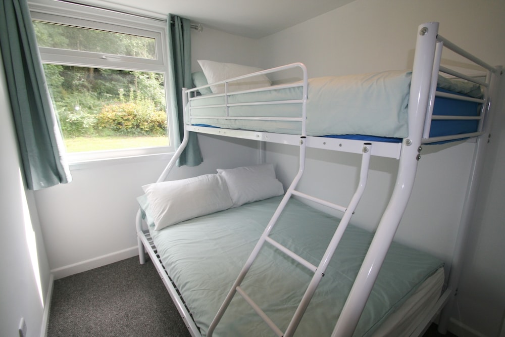 Freshwater Bay Holiday Cottages 28/50