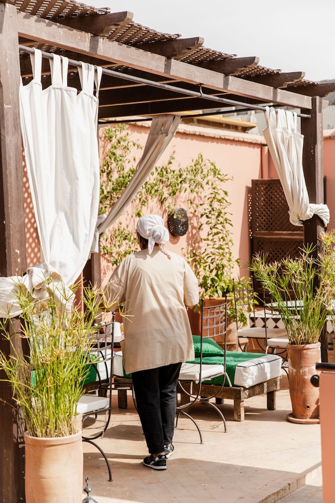 Riad 107 6/50