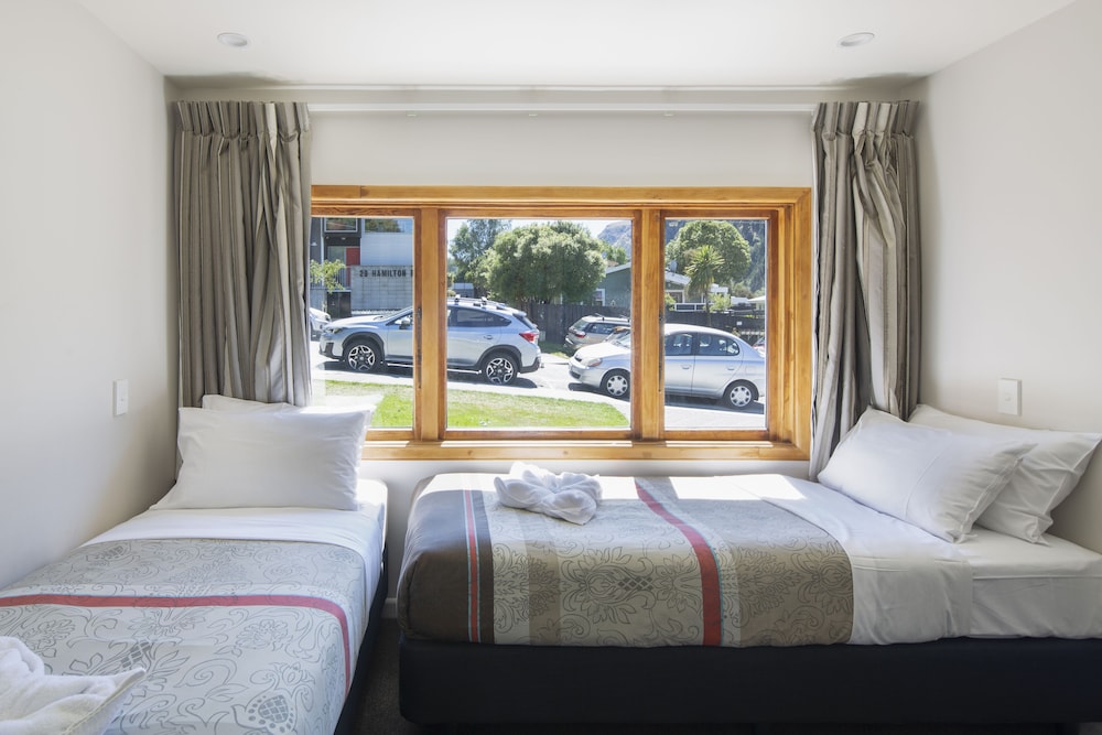 DELUXE, CABIN, MULTIPLE BEDS