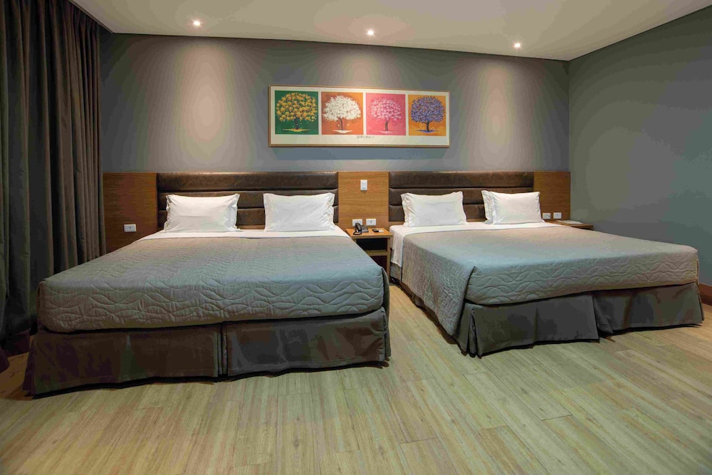 Master, Plus, Suite, 2 King Beds