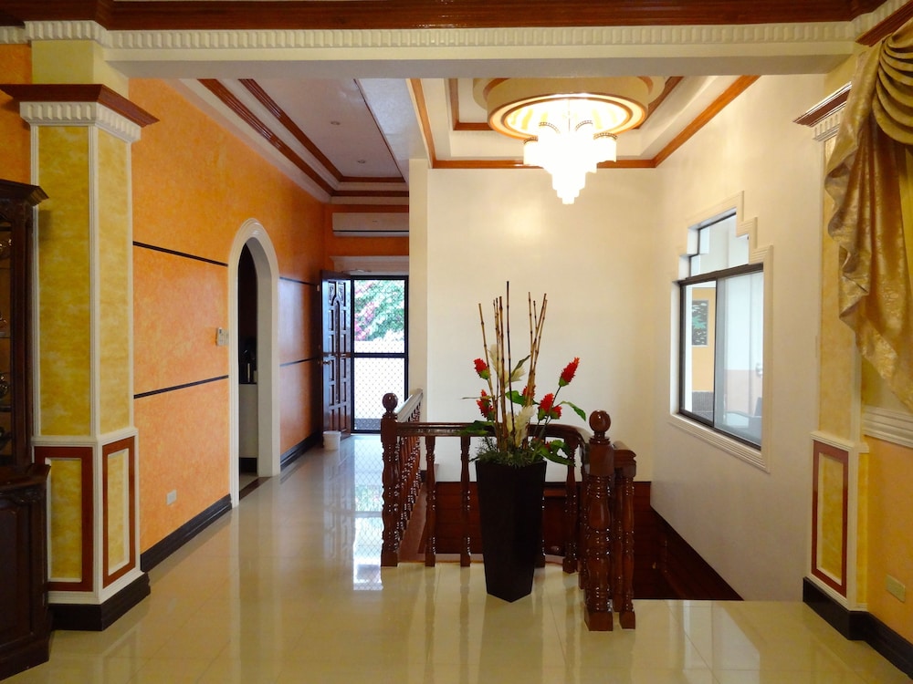 The Executive Villa Inn & Suites 3/60