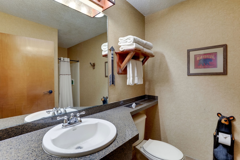 Theme, Suite, King Bed, Sofa, Jetted Tub