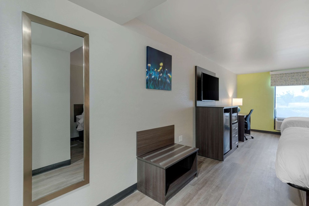 Clarion Pointe McDonough 38/43