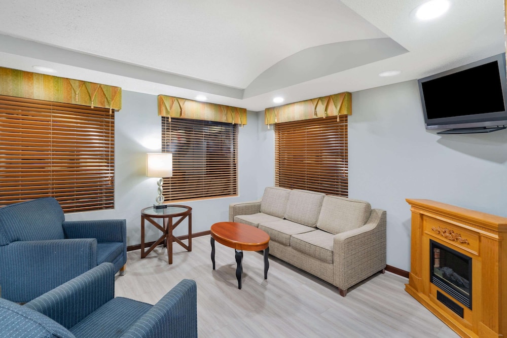 Red Roof Inn & Suites Hinesville 29/37