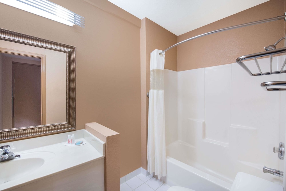 Travelodge by Wyndham Globe AZ 7/39
