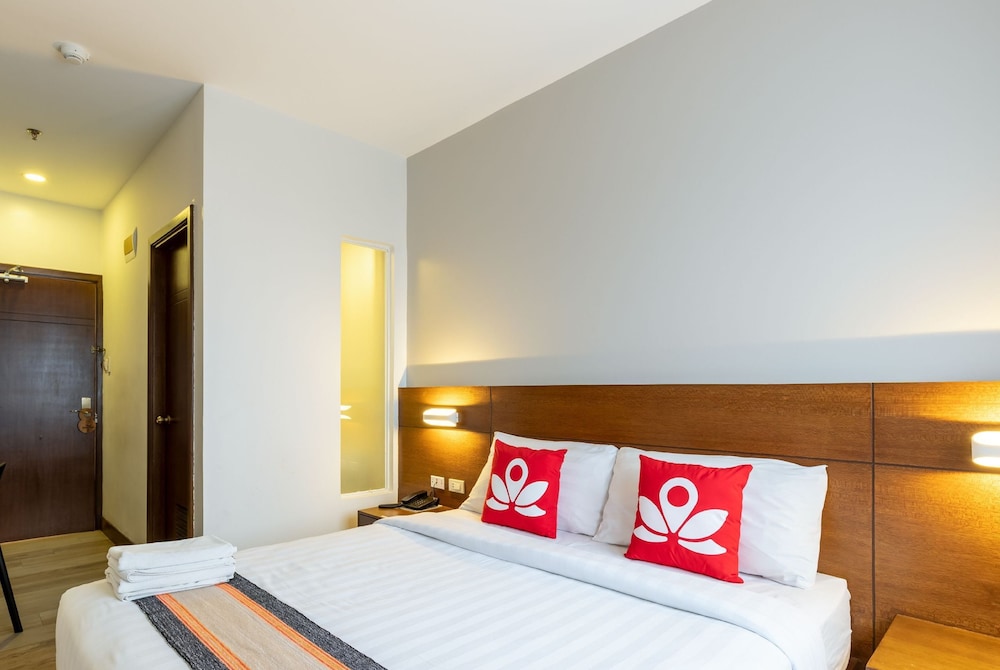 BRONZE, STANDARD, QUEEN BED