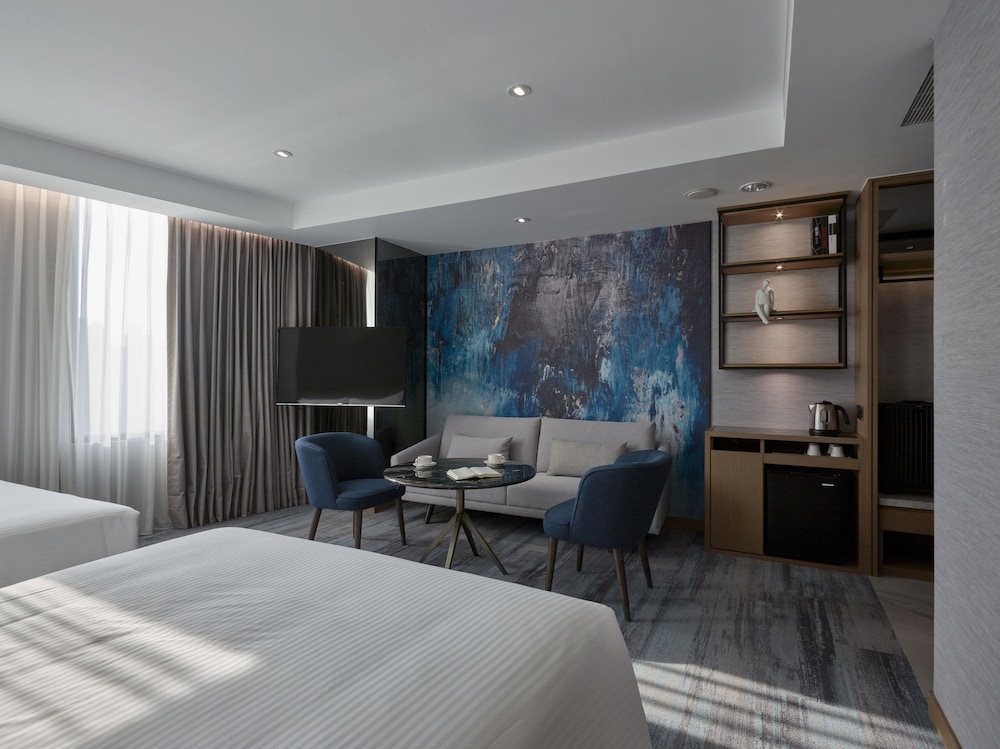 HARBOUR 10 HOTEL 10/69
