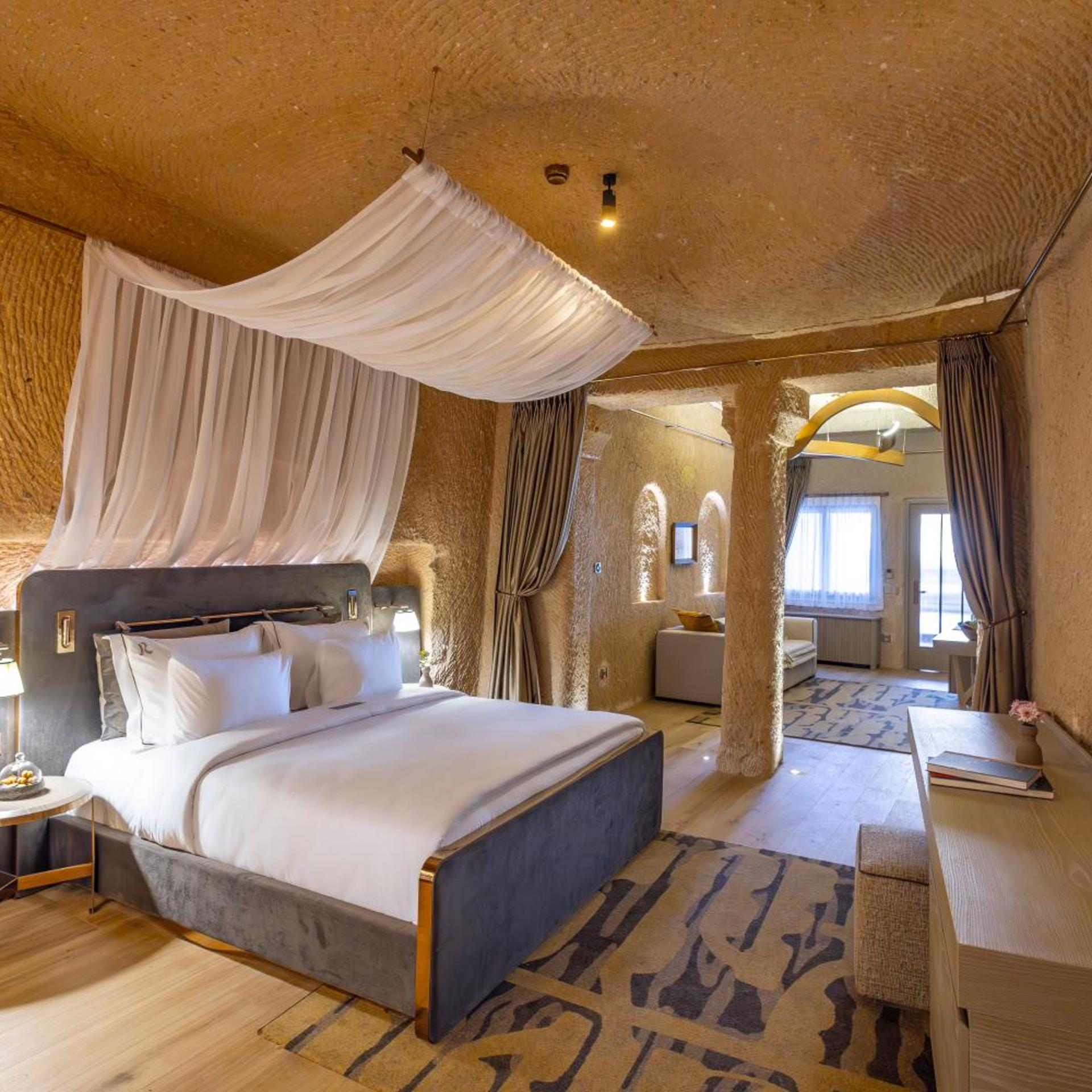 Cave, Suite