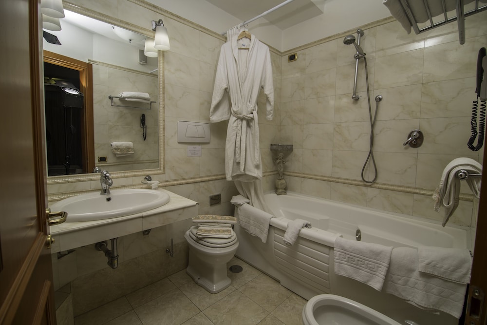 Luxury Rooms H 2000 Roma 25/53