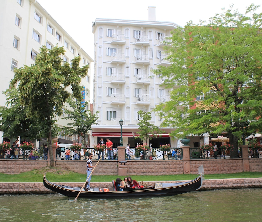 Ada Life Hotel 50/56