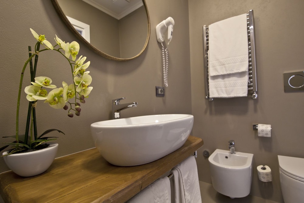 Seven Suites 55/58