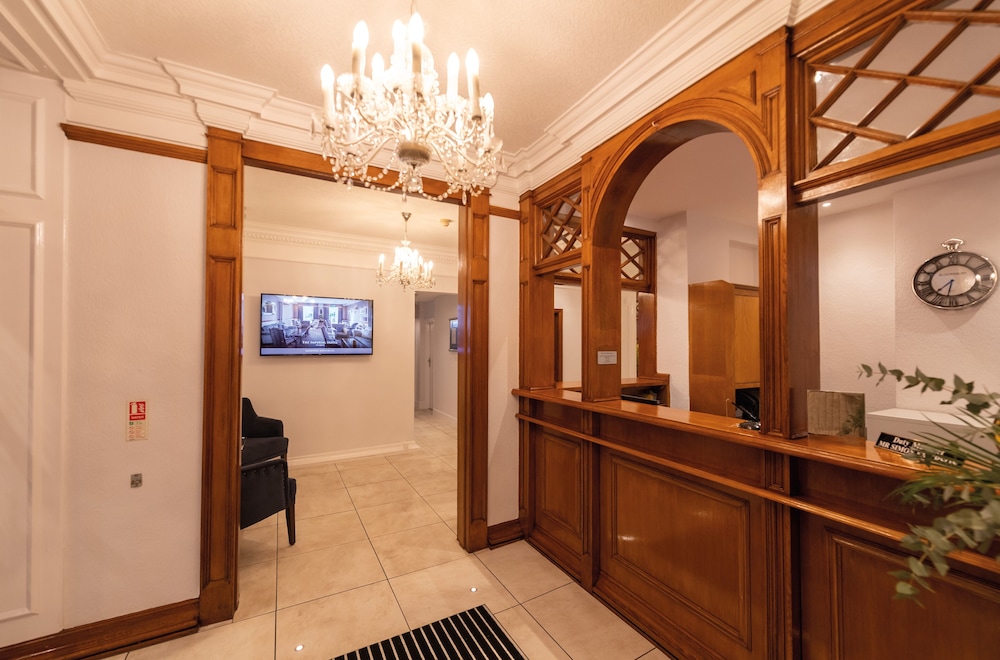 The Belmont Hotel 4/50