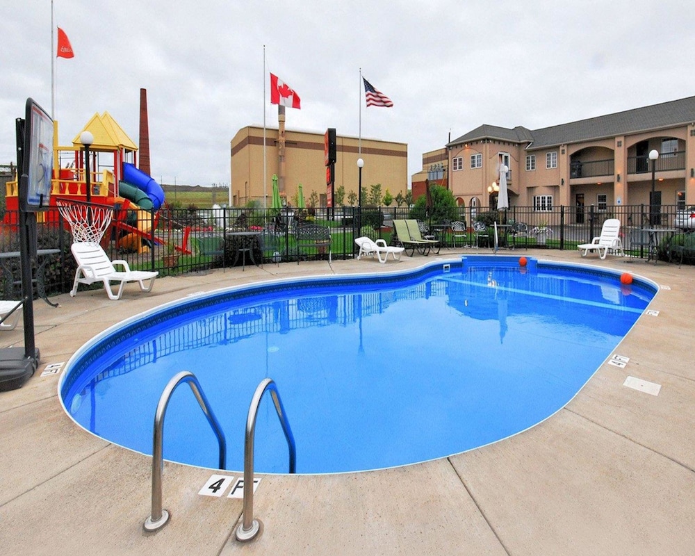 Econo Lodge At The Falls North photo3