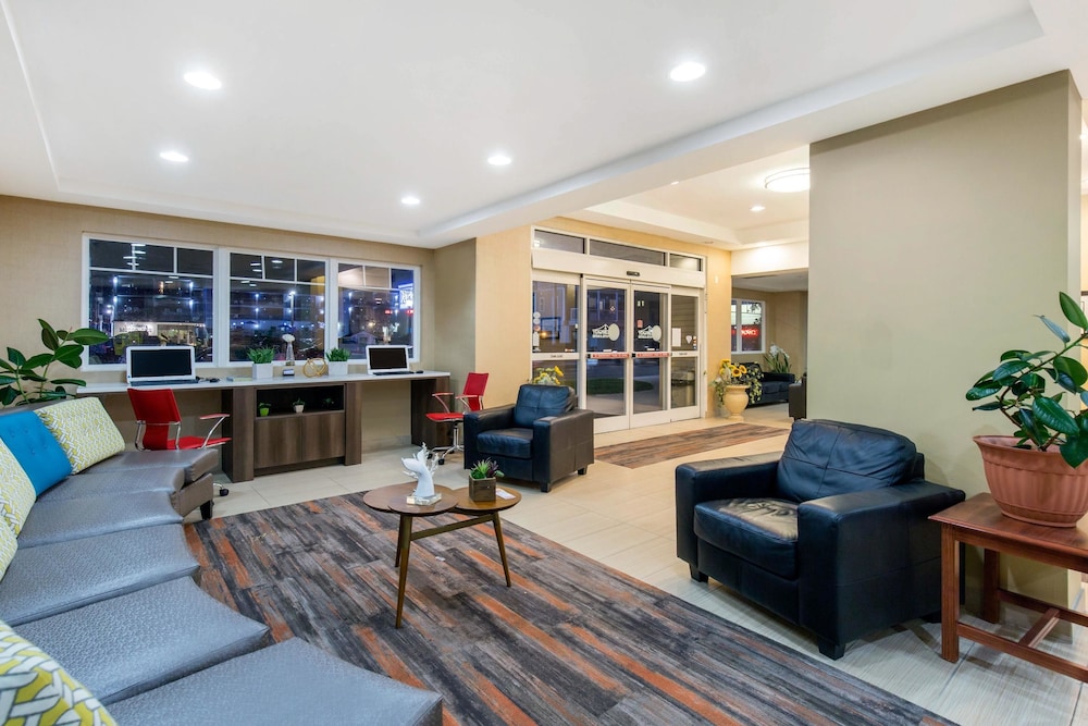 Gateway Hotel Suites Ascend Hotel Collection 25/33