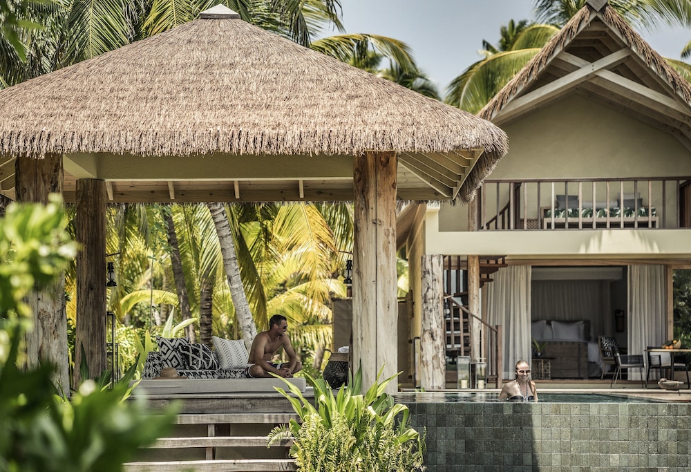 FOUR SEASONS RESORT SEYCHELLES AT DESROCHES ISLAND 4/58