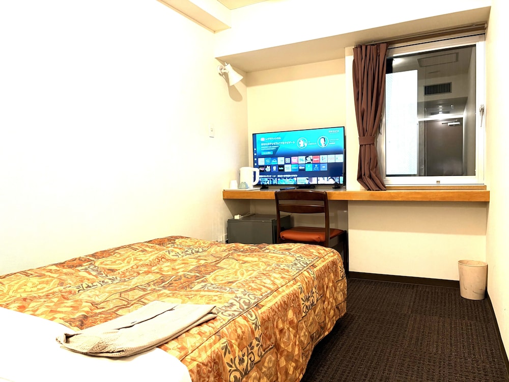 ROOM, SINGLE