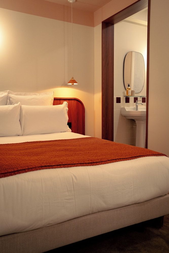 COURTYARD, STANDARD, DOUBLE BED