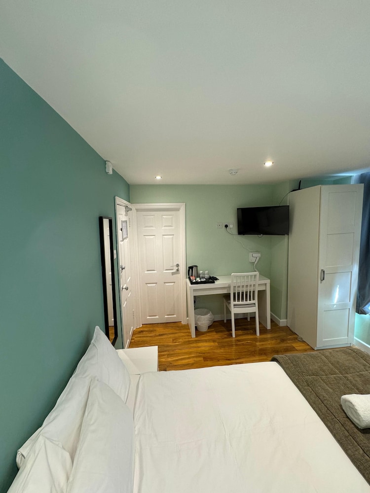 The George Hotel 7/50