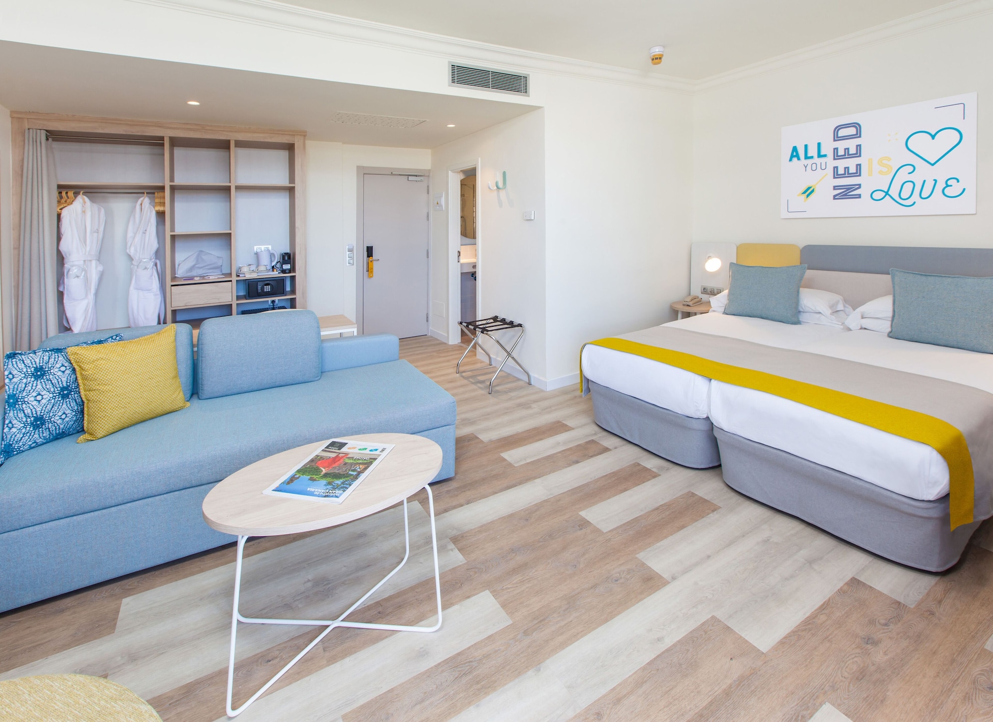 DELUXE, DOUBLE BED