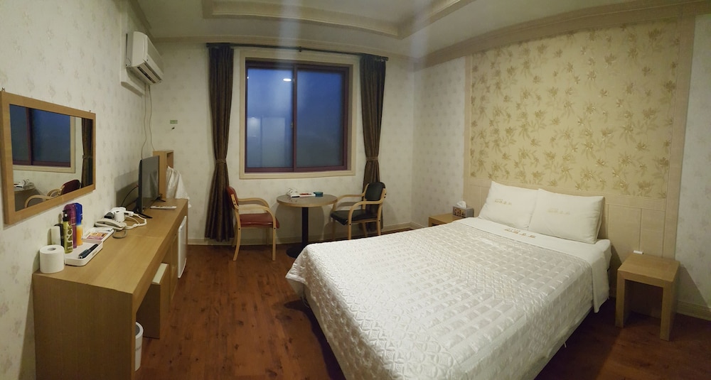 DELUXE, DOUBLE BED