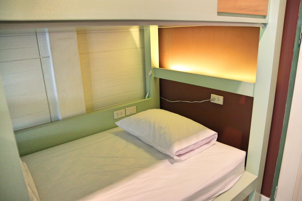 MIXED DORM, 8 BEDS