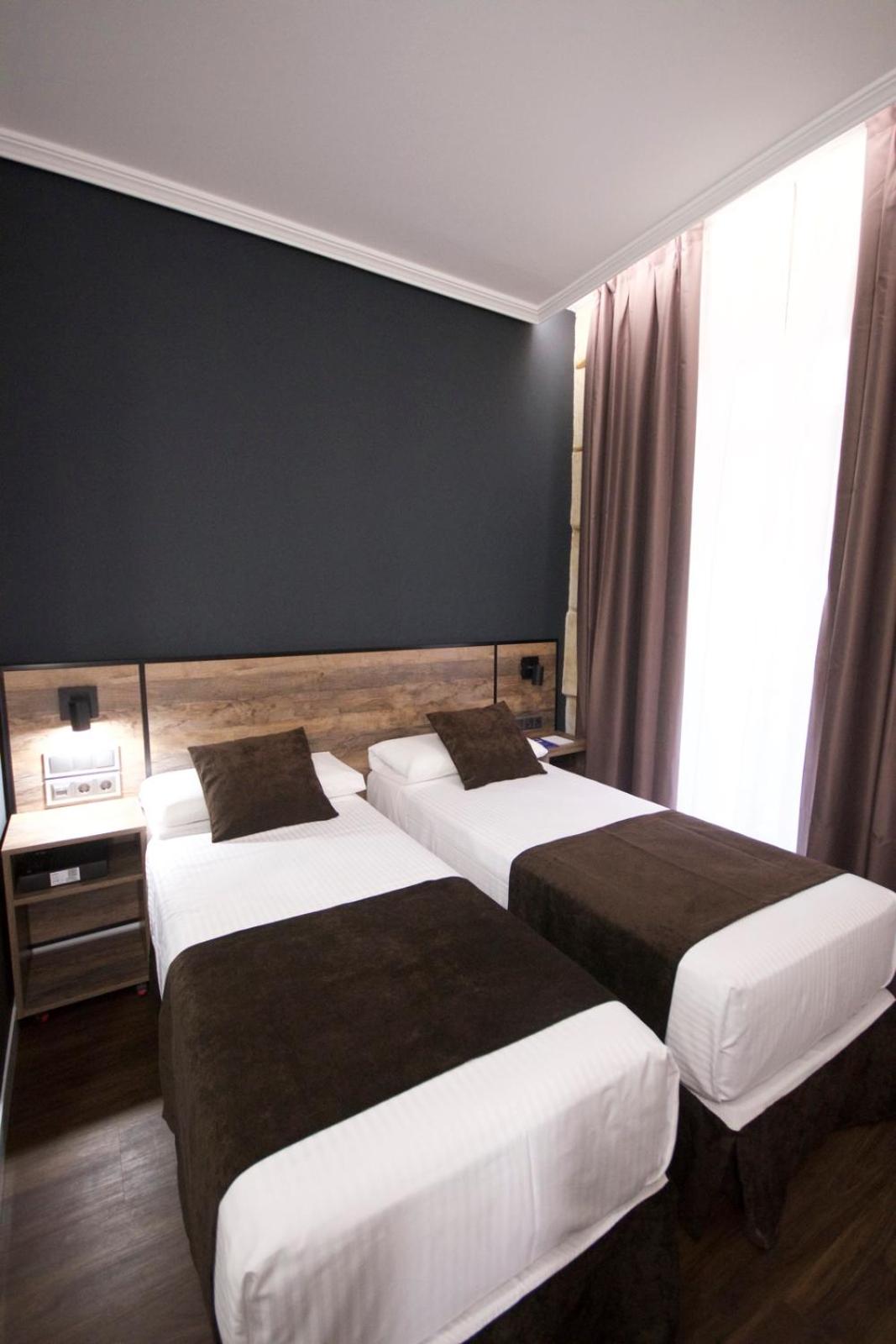 Plus, Twin Beds, City View