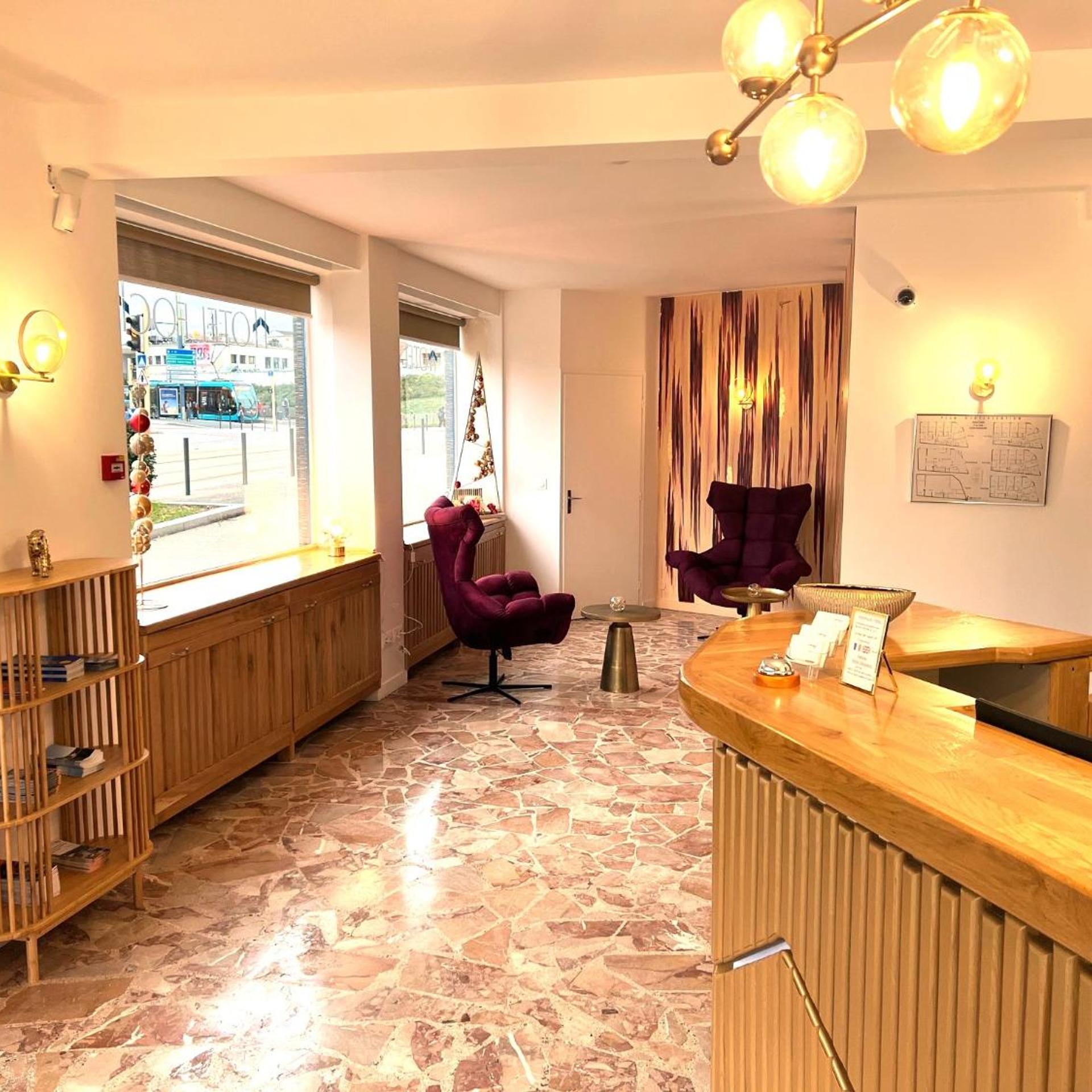 HOTEL FOCH 35/42
