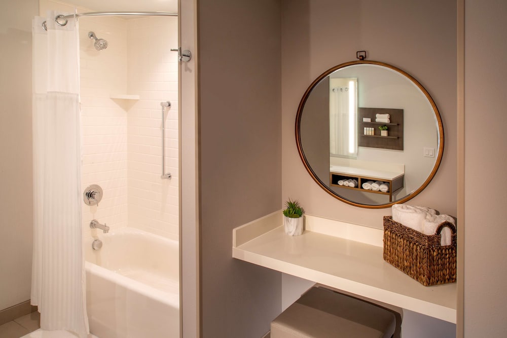 Hilton Garden Inn Redmond Town Center 11/56