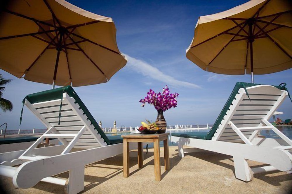 Miracle Island Resort 47/49