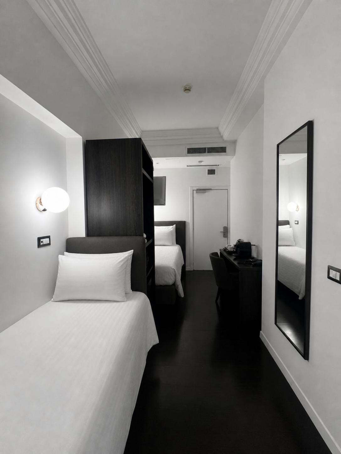 Room, Twin Beds, Small