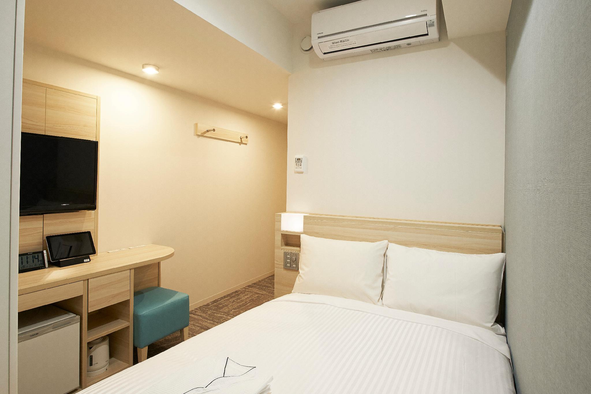 Semi Room, Water, Economy, Double Bed, No View