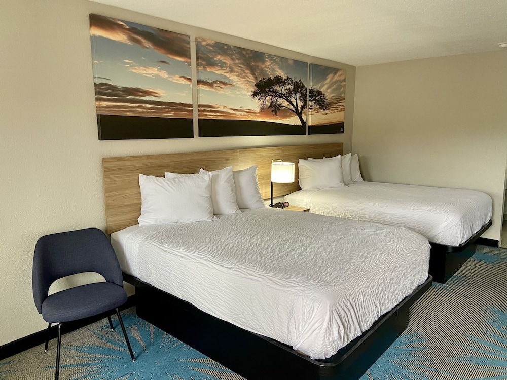 Days Inn by Wyndham Newnan 22/43