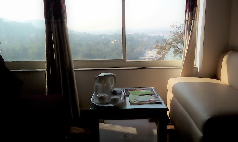 Hotel Ganesha Inn 25/50