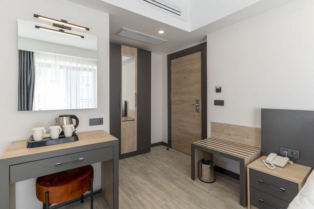 Irenic Hotel 39/49