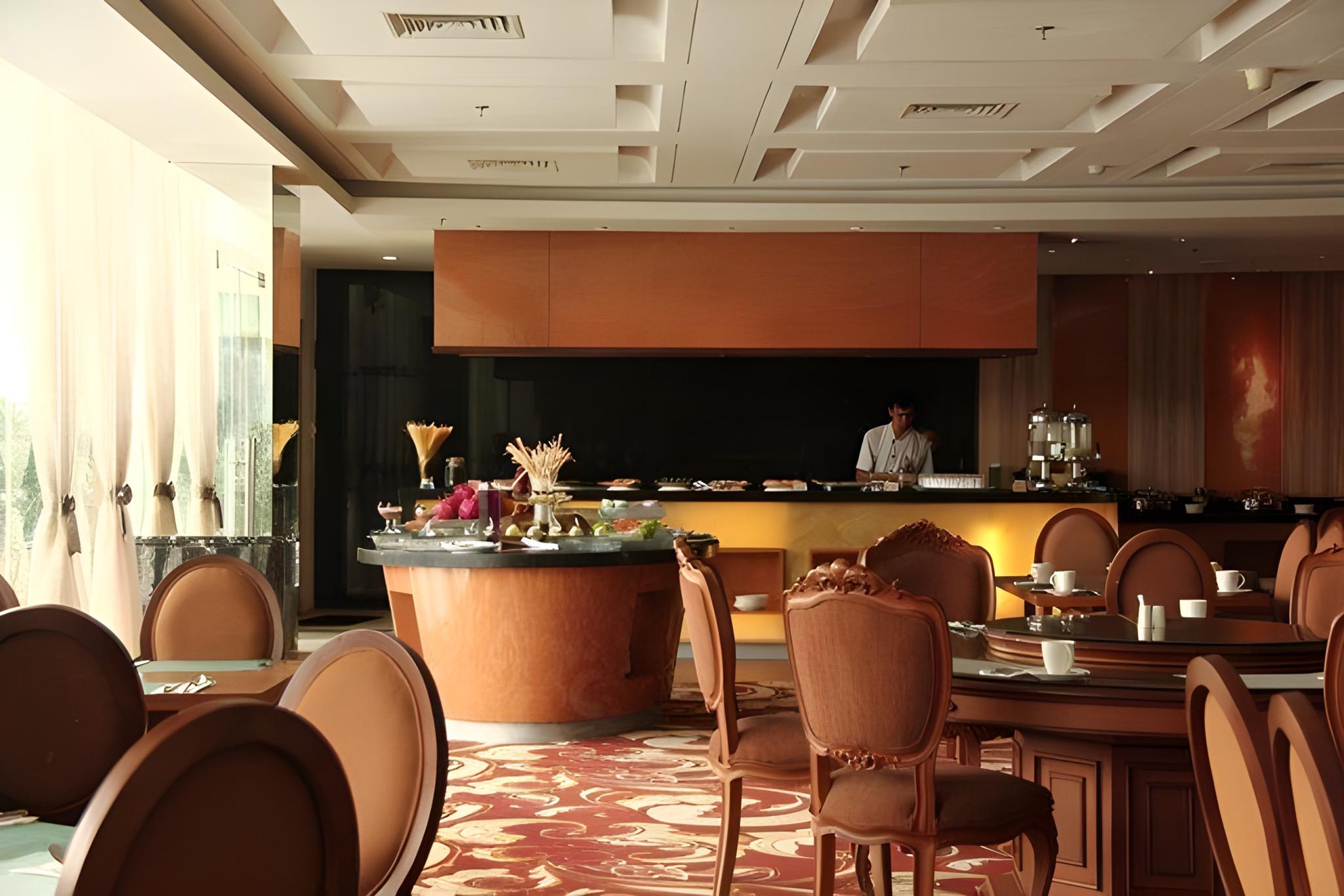 Five Premiere Hotel 38/50