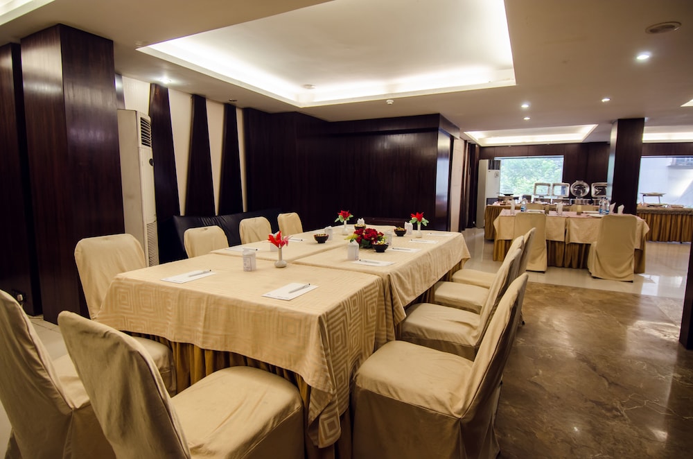 ROLAND HOTEL 40/55