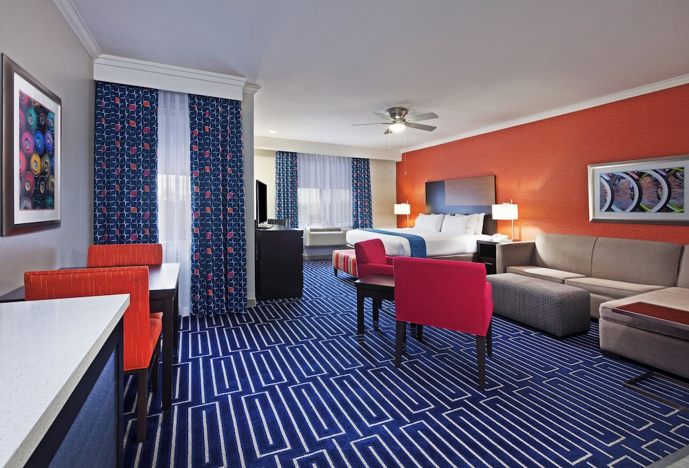 Holiday Inn Express Hotel And Suites Houston East 30/50