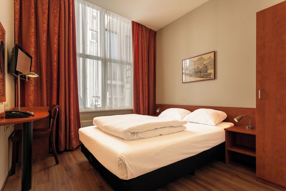 A-Train Hotel 26/63
