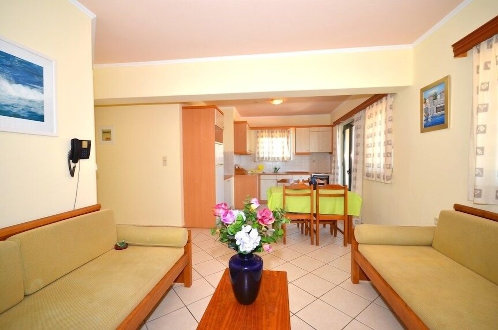 Aloni Suites 18/35