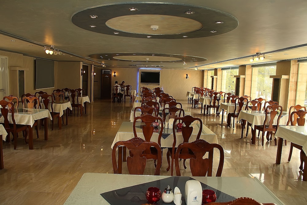 Raed Hotel Suites 33/39