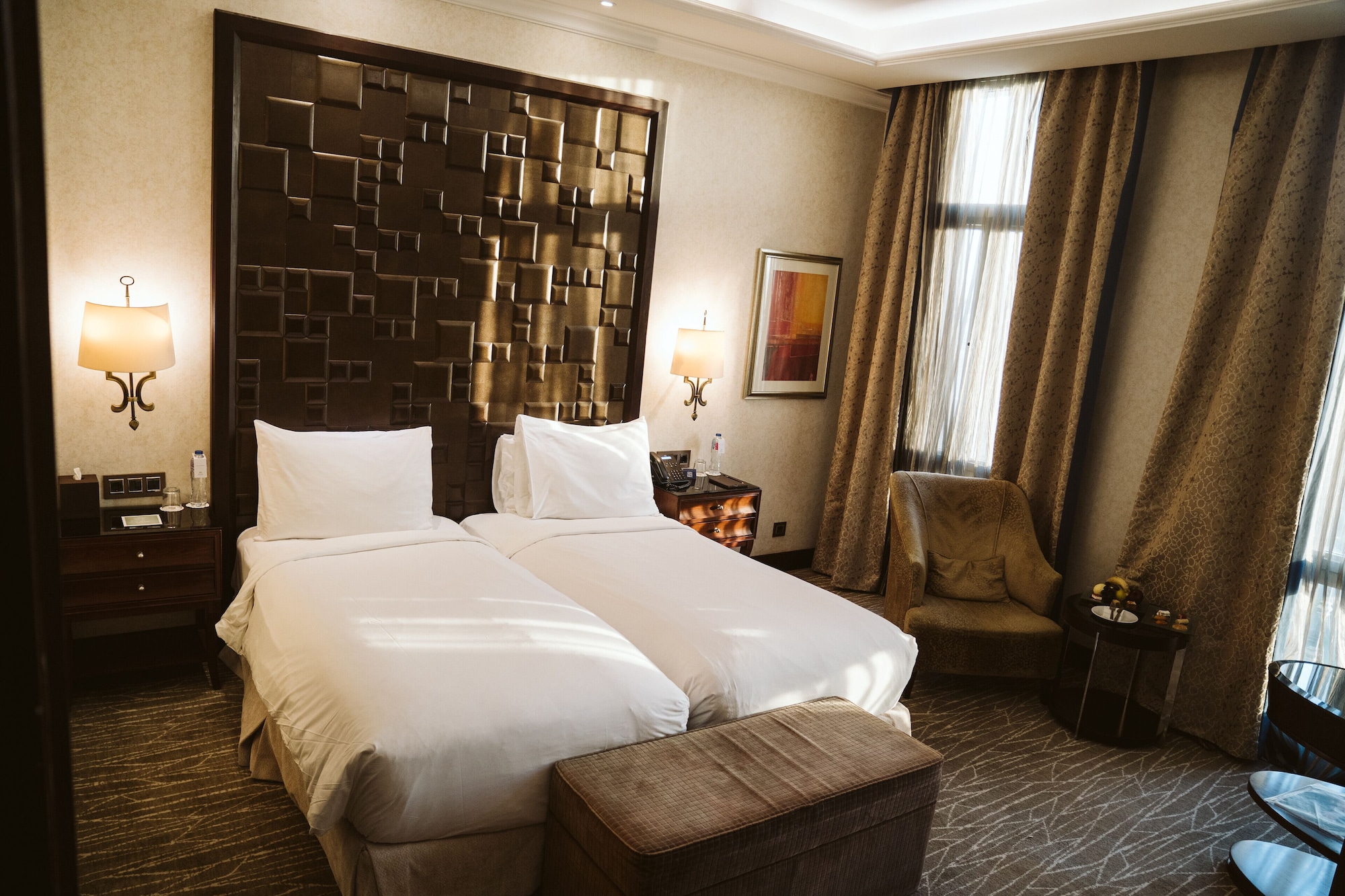 City, Club, Twin Beds