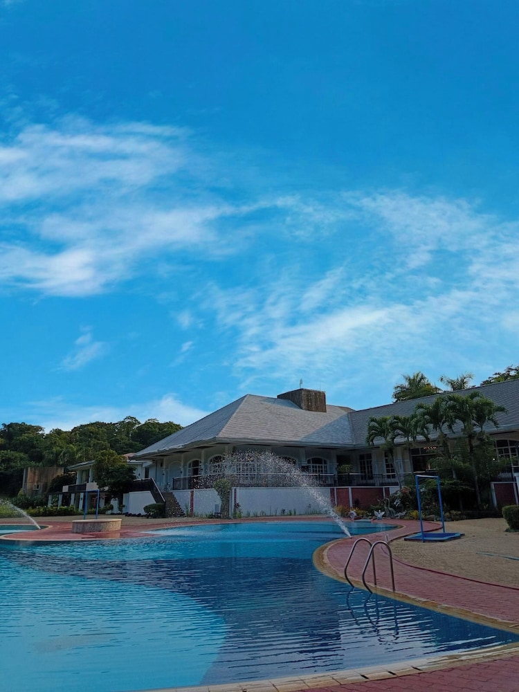 Forest Crest Nature Hotel and Resort Powered by ASTON (ex Chateau Royale Sports and Country Club) 76/77