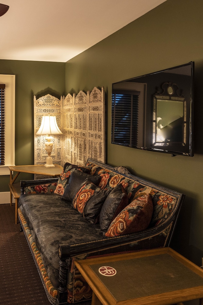 Hotel Broad Ripple 24/46