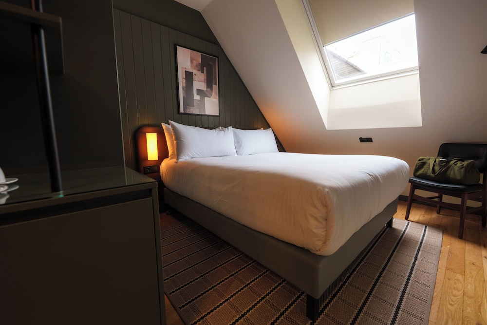 Honest Budapest by Chic & Basic 37/81