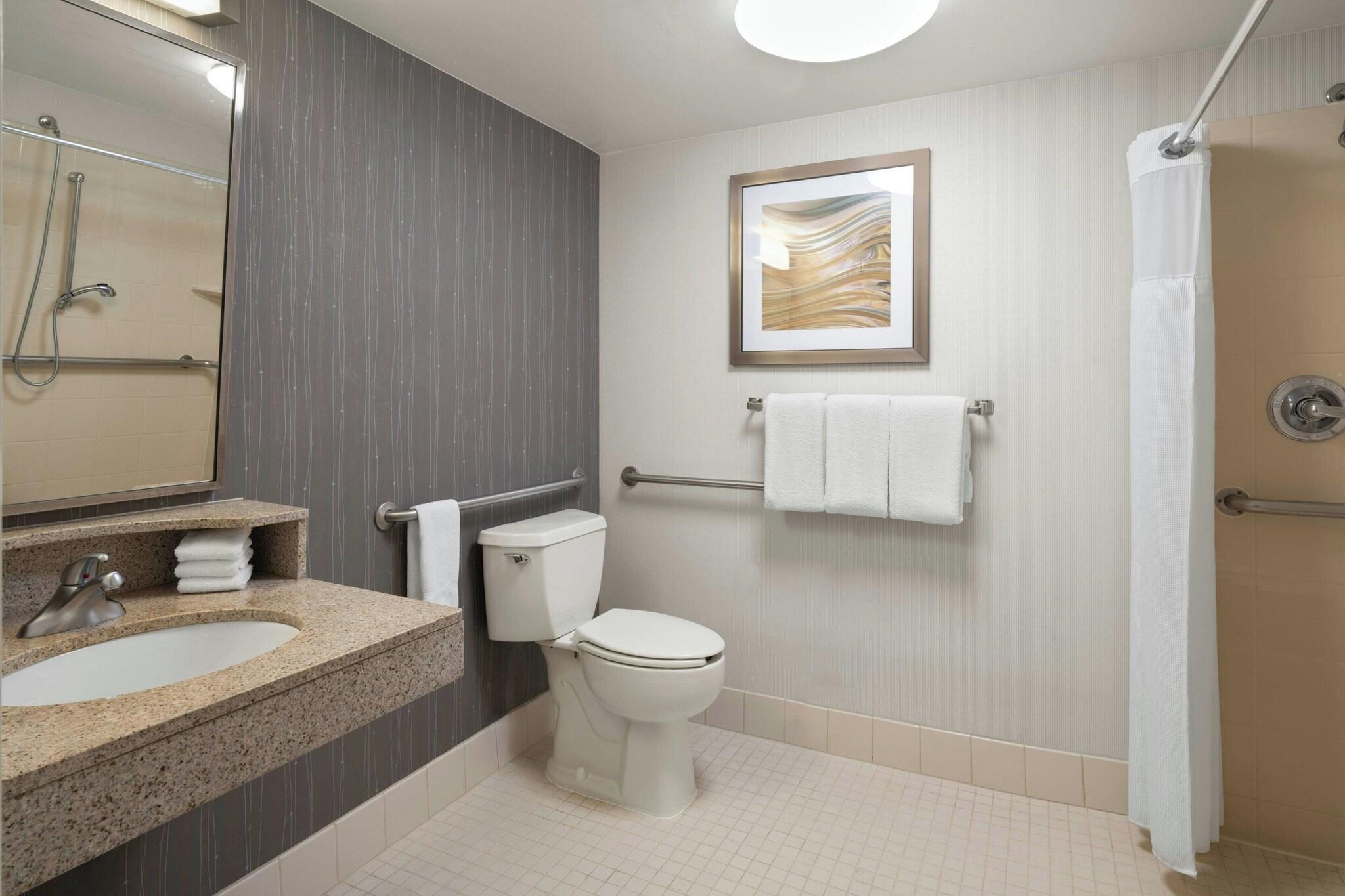 Room, Quadruple, Accessible, Courtyard Rockford 3/6