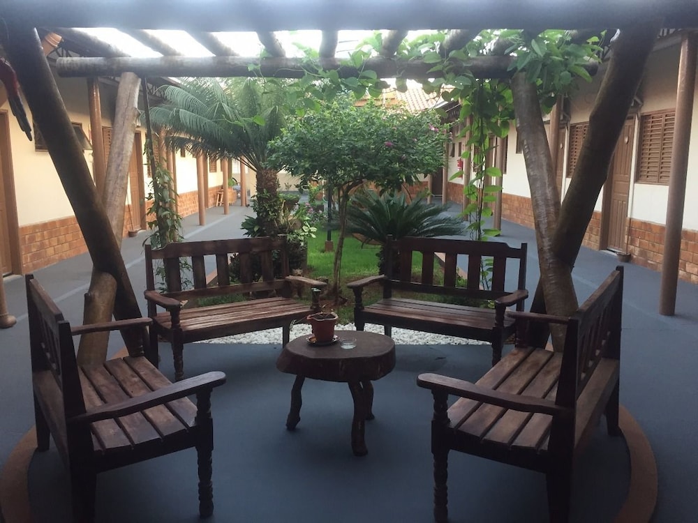 Estancia Hotel 55/57