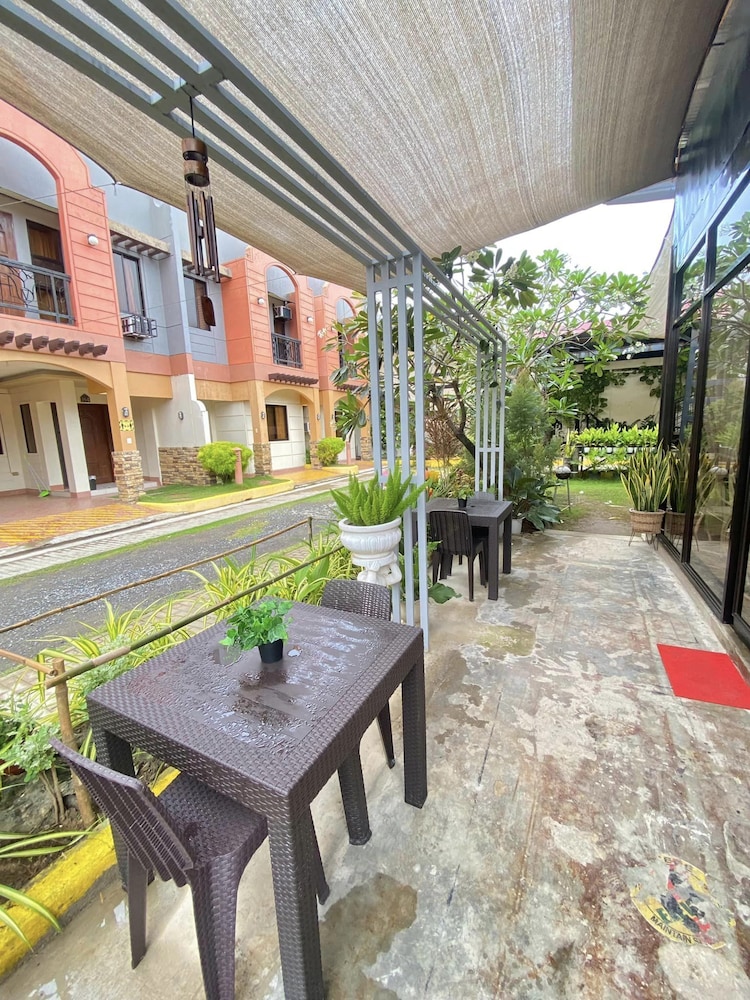 Manora Apartments And Guest House 60/66