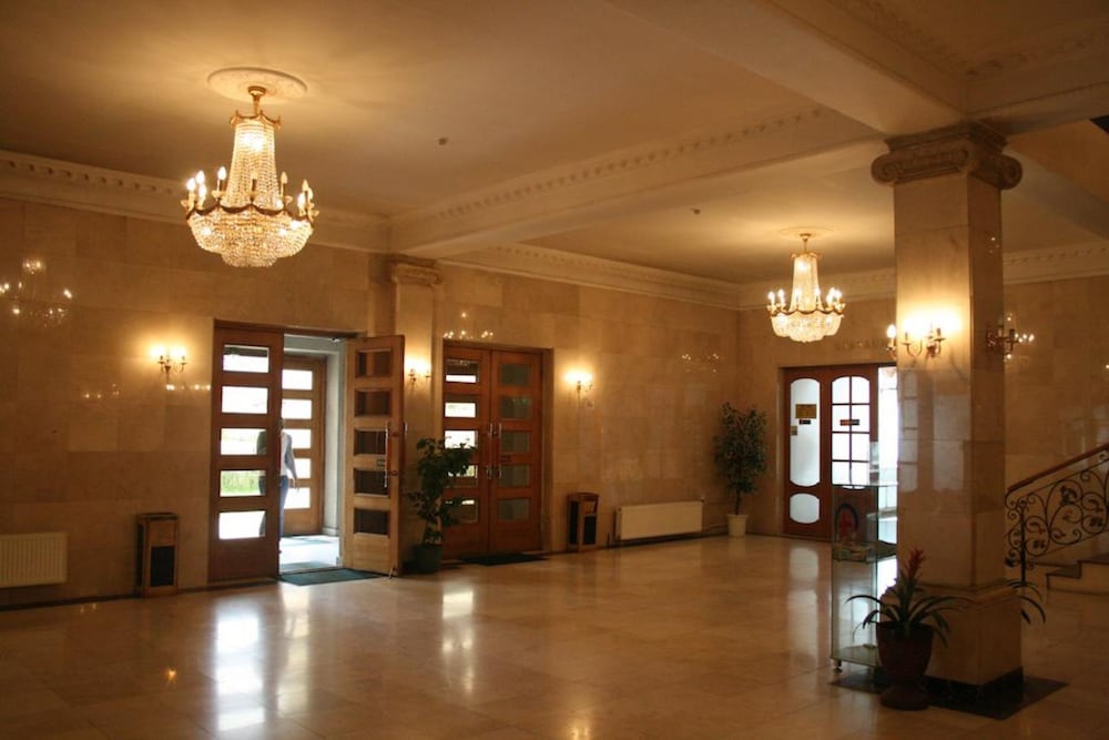 The Continental Hotel 8/50