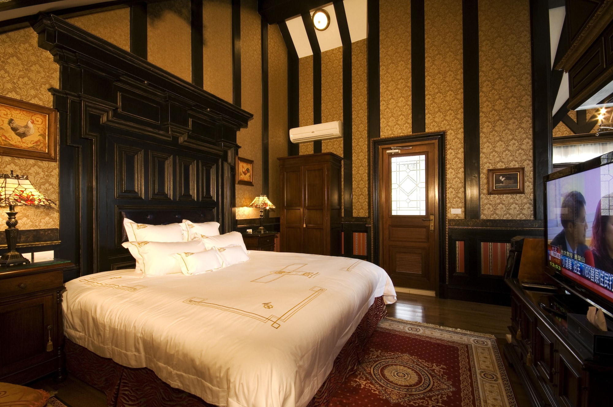 DELUXE, TWIN BEDS
